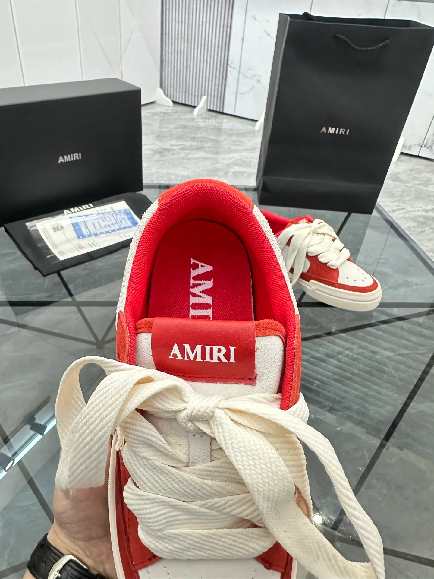 Men's shoes: 💰P600¥ Top quality in Guangzhou Product trademark: AMIRI* "Amir*" low-top casual shoes Regular size: 39-44 (can be customized to 45) Product material: Upper imported first-layer cowhide spliced ​​nubuck leather, breathable lining, original outsole. Number: 525